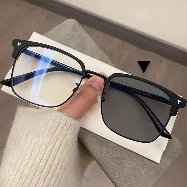 2025 Photochromic Glasses Man